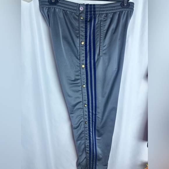 Men's Adidas Tear Away Snap Gray Track Pants with Blue Stripes Size Medium - Picture 8 of 10
